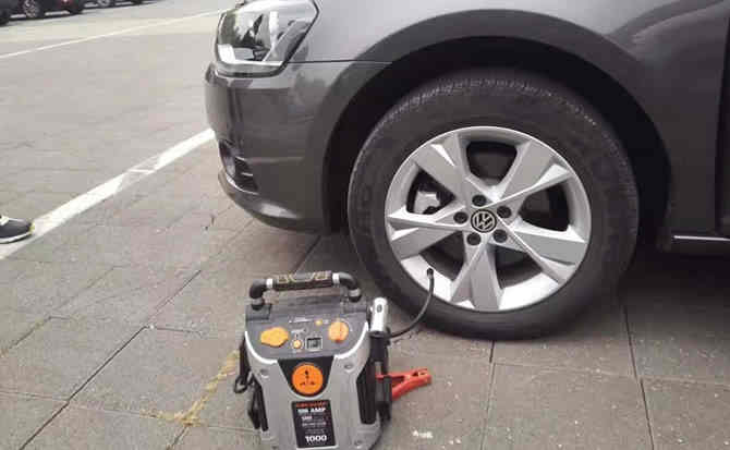 乌拉特后旗汽车搭电案例
